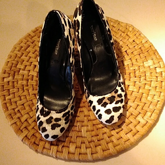 White House Black Market Shoes - White house black market pumps